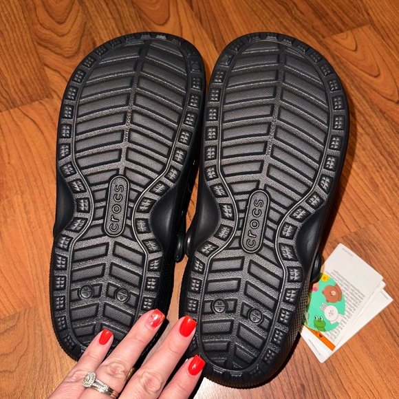 M7/W9 Rare Fur lined Friends Crocs - Picture 3 of 3